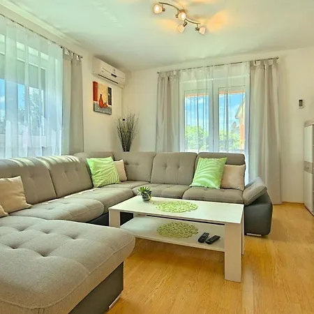 Prázdninový dům House Nevenka