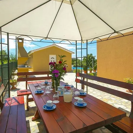 House Nevenka Vakantiehuis *